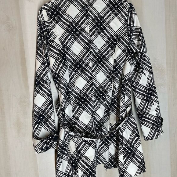 Luii black and white belted jacket, size small - Picture 9 of 10